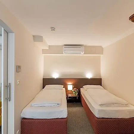 Hotel Altstadthotel Wolf-dietrich 4*