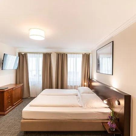 מלון Altstadthotel Wolf-dietrich 4*